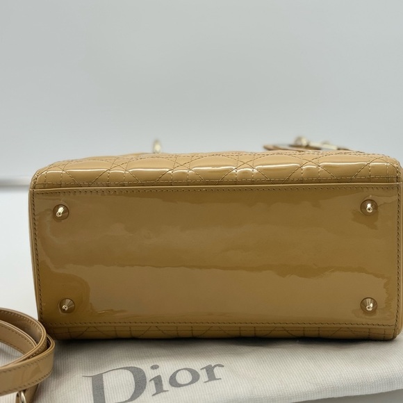 Dior Tan Quilted Handbag Size Medium Patent Leather - Picture 5 of 17
